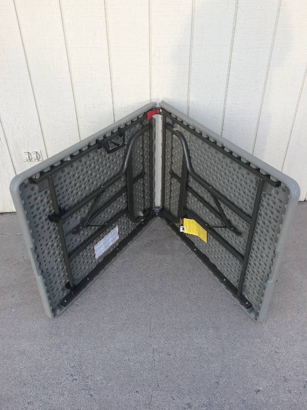 lot 117 image: Camping Table