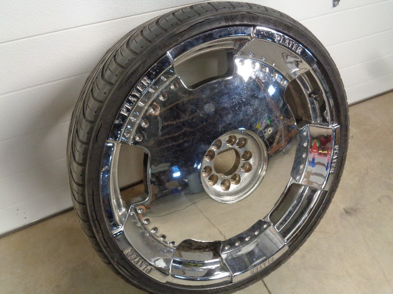 lot 49 image: 22 inch Player Wheel