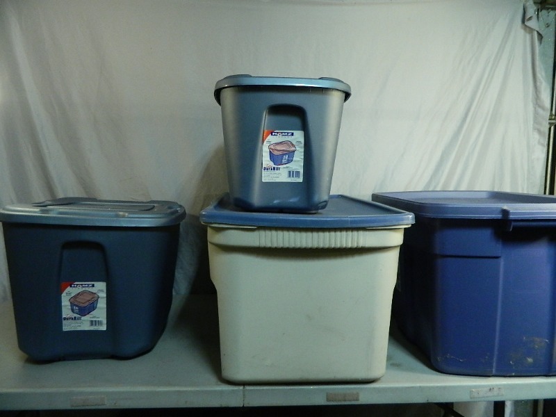 lot 137 image: 4 Assorted Totes with Lids