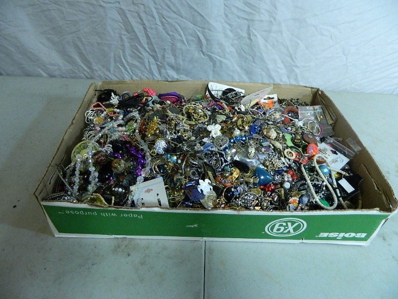 lot 1 image: HUGE Assortment of Jewelry