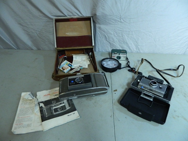 lot 3 image: Vintage Cameras