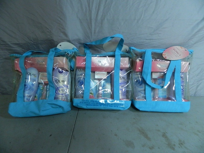 lot 11 image: 3 New Gift Sets