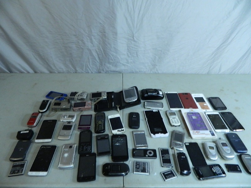 lot 15 image: Cameras, Cellphones, and More