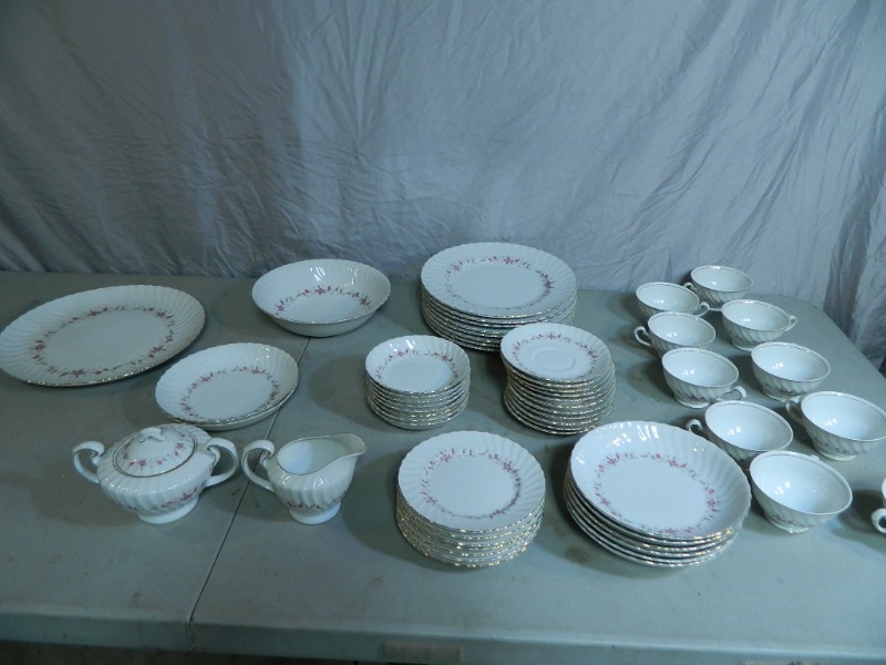 lot 21 image: Mikasa Fine China Set