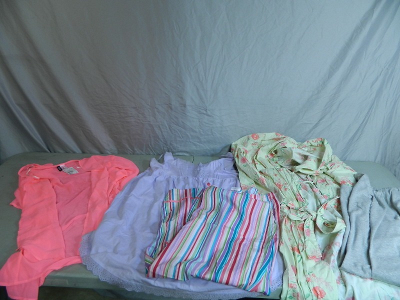 lot 38 image: New Womens Clothing