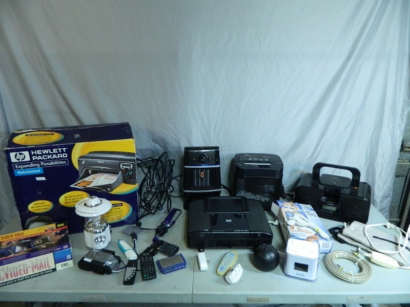 lot 73 image: Assorted Electronics