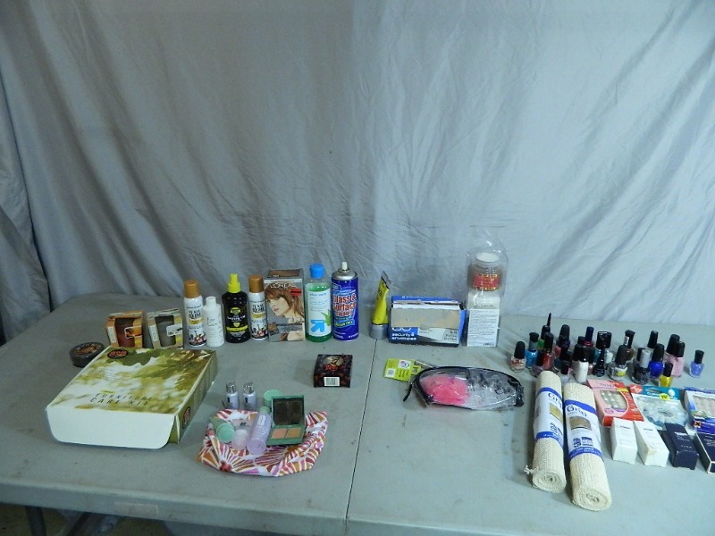 lot 77 image: Personal Products and New Clinique Set