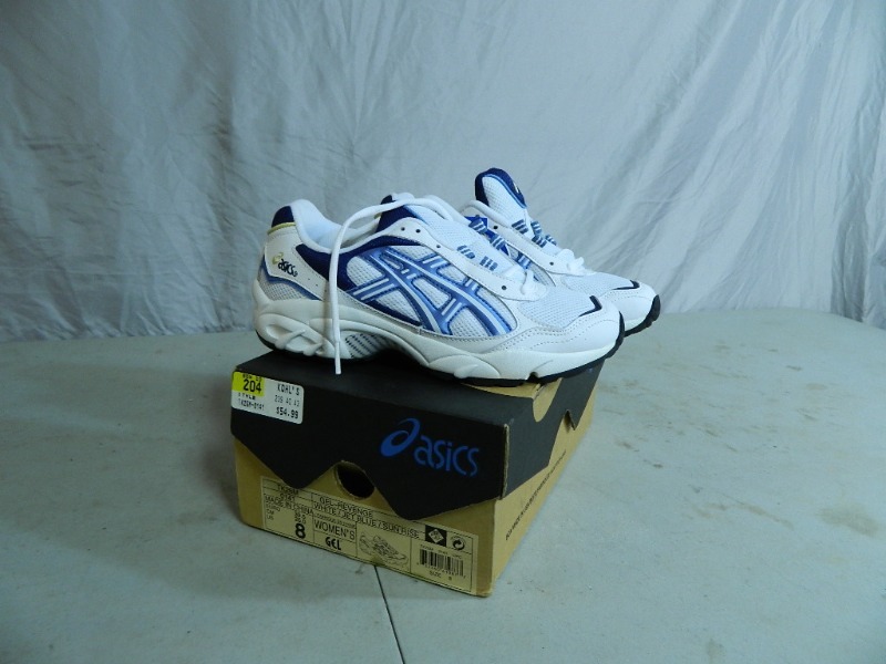 lot 82 image: New Womens Gel Asics Tennis Shoes