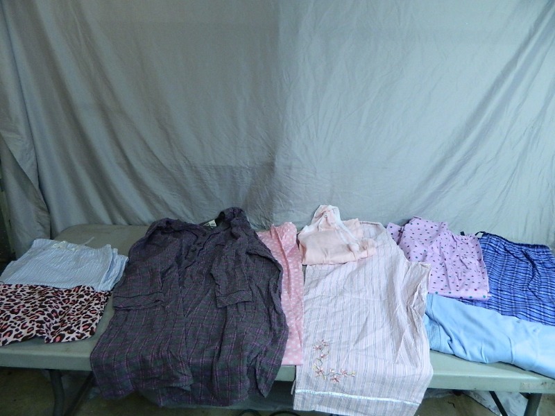 lot 83 image: Womens Pajamas