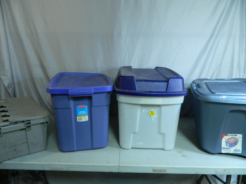 lot 93 image: 4 Assorted Totes with Lids