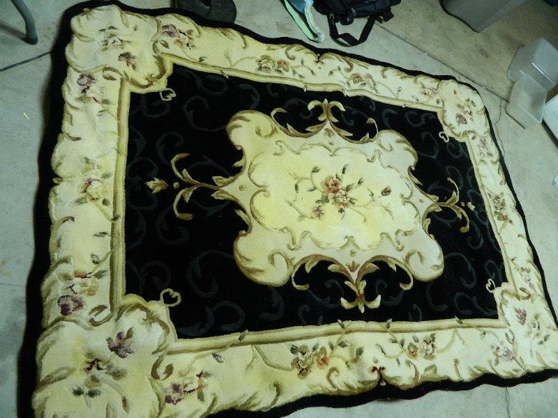 lot 109 image: Thick Rug
