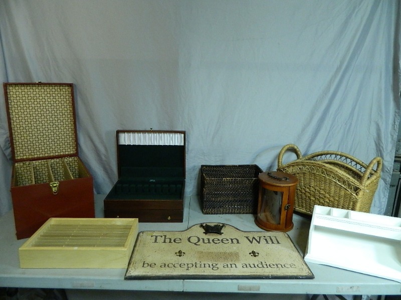lot 115 image: Baskets and Organizers