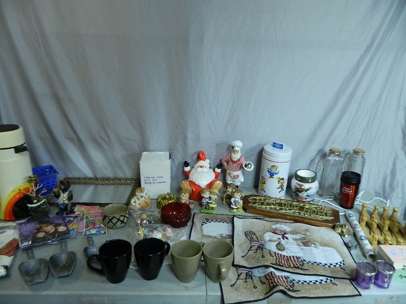 lot 168 image: Home Decor