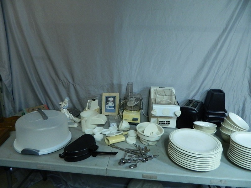 lot 171 image: Pasta Express, Juicer, and More