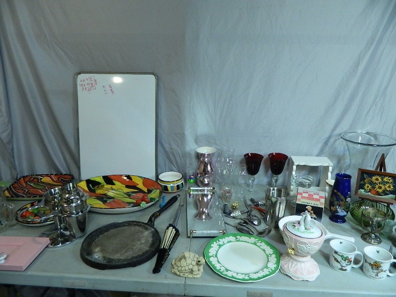 lot 177 image: Jalapeno Dish Set and Other Household Items