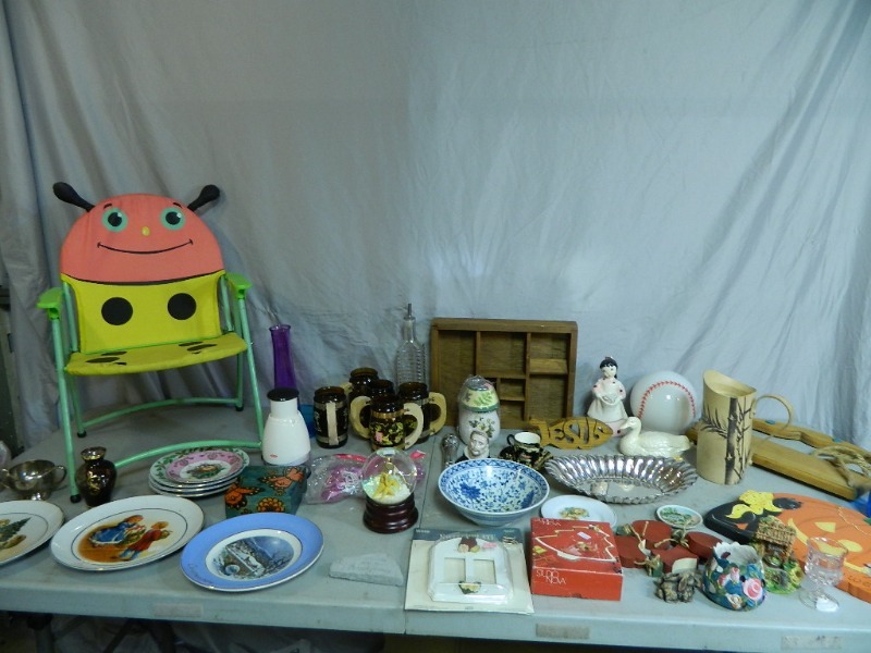 lot 182 image: Kids Folding Chair, Baseball Light Shade, and More