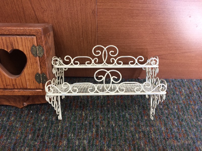 lot 2 image: Decor Shelves