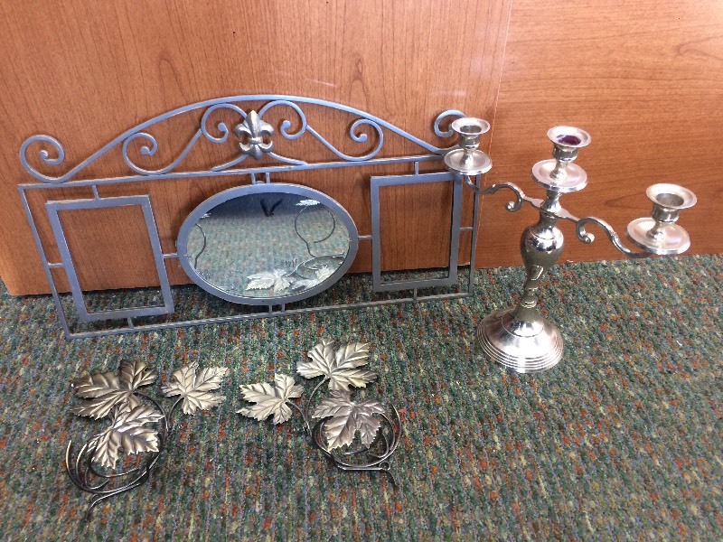 lot 6 image: Mirror, Leaf and Candle Decor