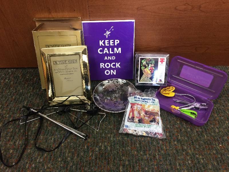 lot 18 image: Assorted Things