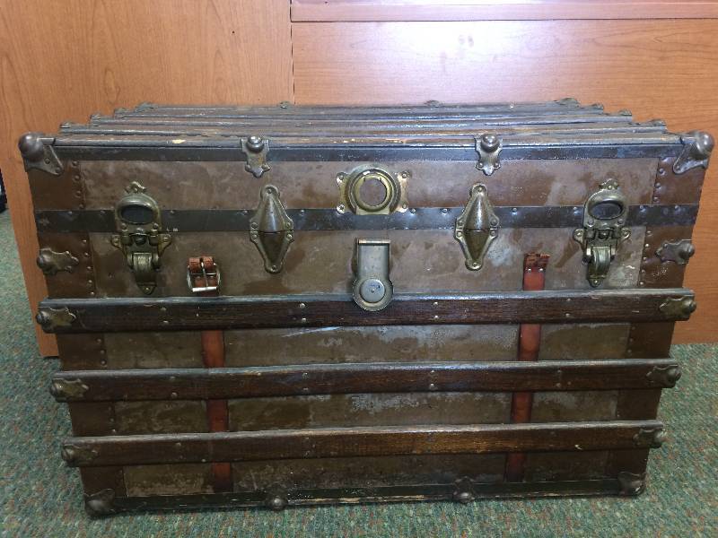 lot 20 image: Antique Trunk