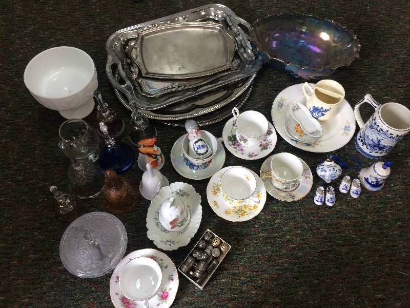 lot 24 image: Assorted VintageAntique Collectibles