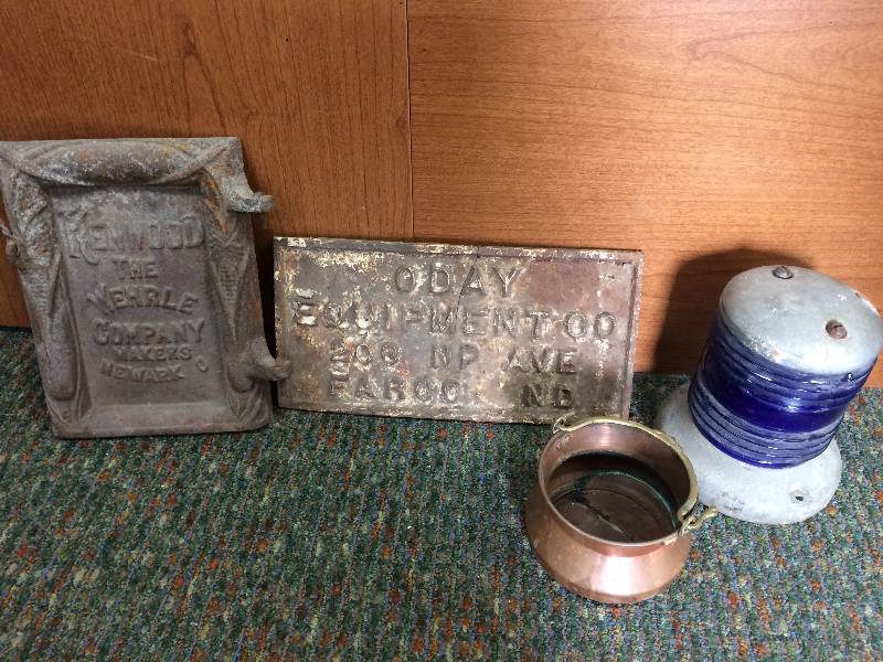 lot 34 image: Assorted Antique Items
