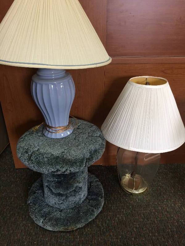 lot 36 image: Lamps and Cat Scratcher
