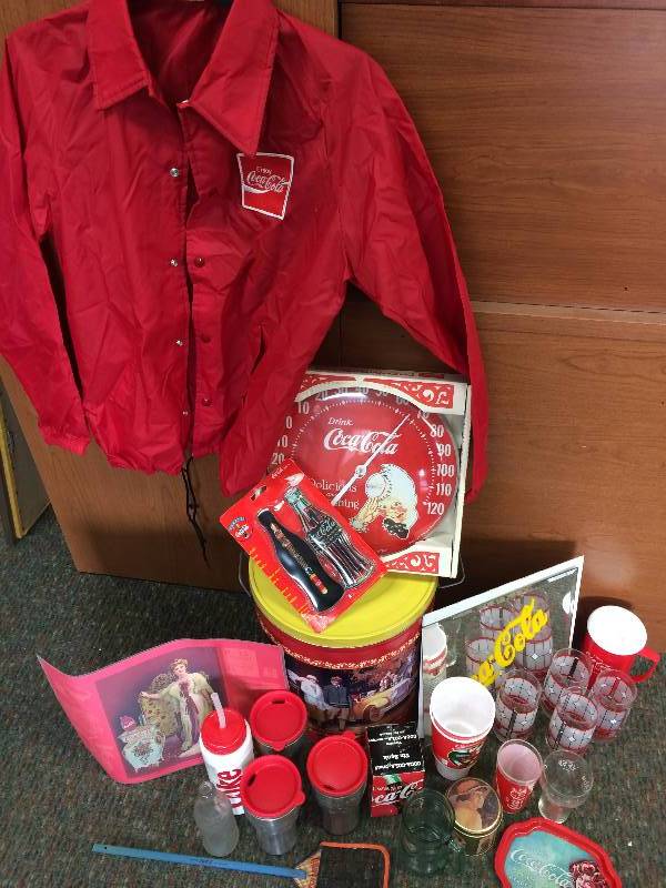 lot 39 image: Assorted Coca Cola Collectibles