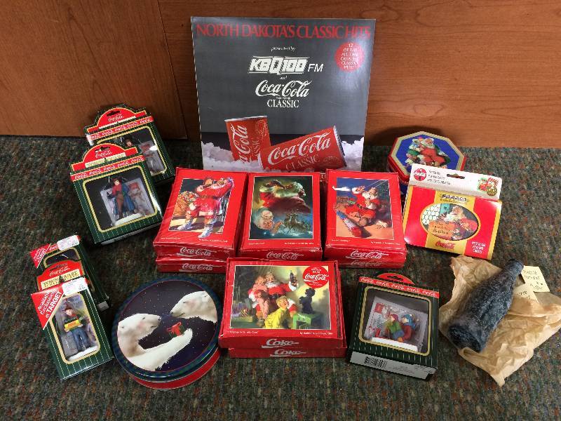 lot 40 image: Assorted Coca Cola Collectibles
