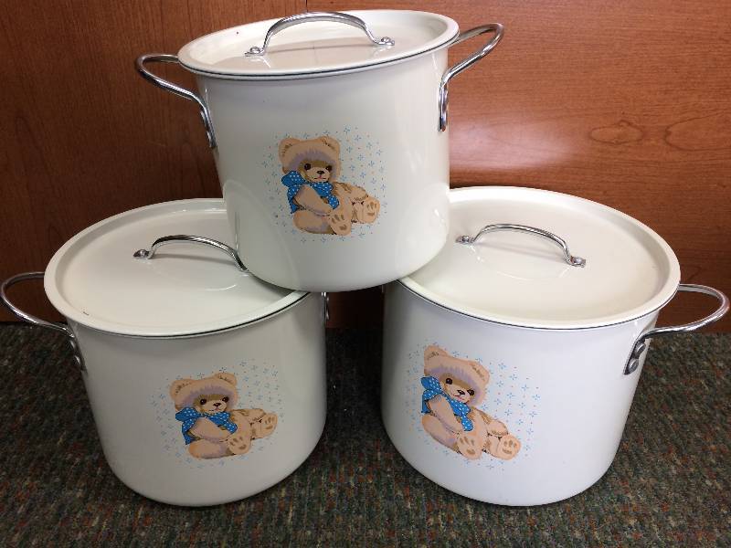 lot 46 image: Vintage Pots