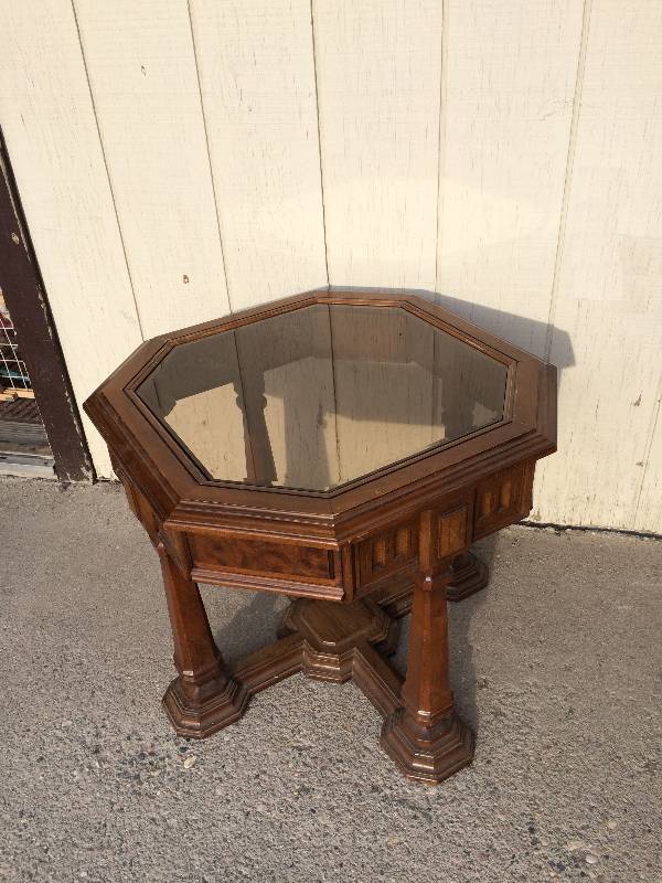 lot 43 image: End Table wGlass Top
