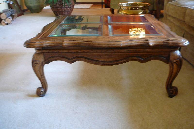 lot 6 image: Oak Coffee table