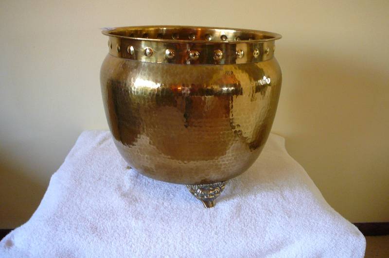 lot 7 image: Flower Pot