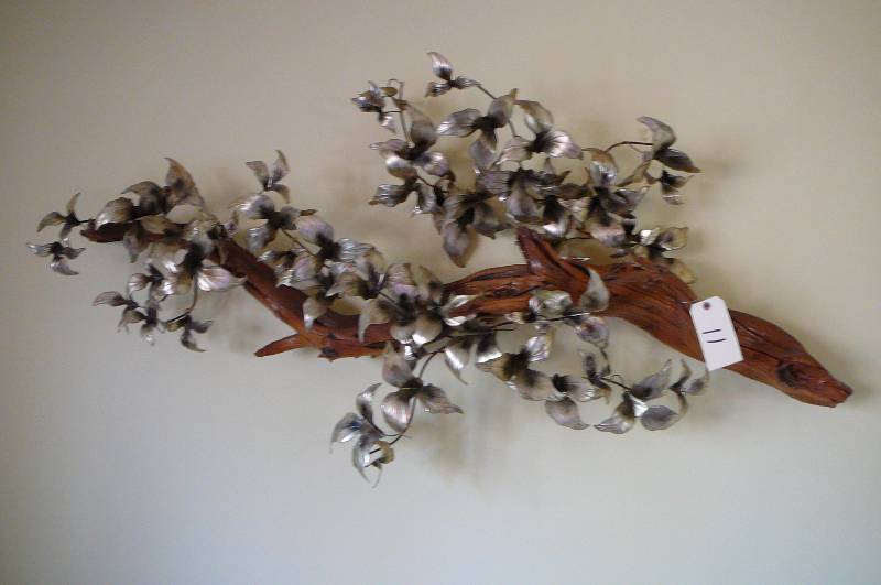 lot 11 image: Wall Dcor