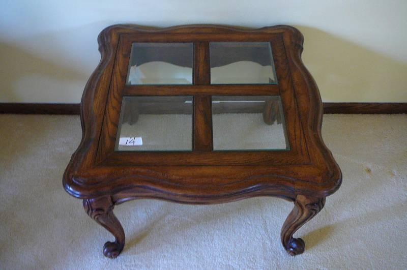 lot 14 image: End Table