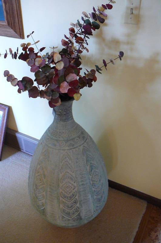 lot 21 image: Vase