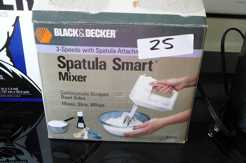 lot 25 image: Hand mixer