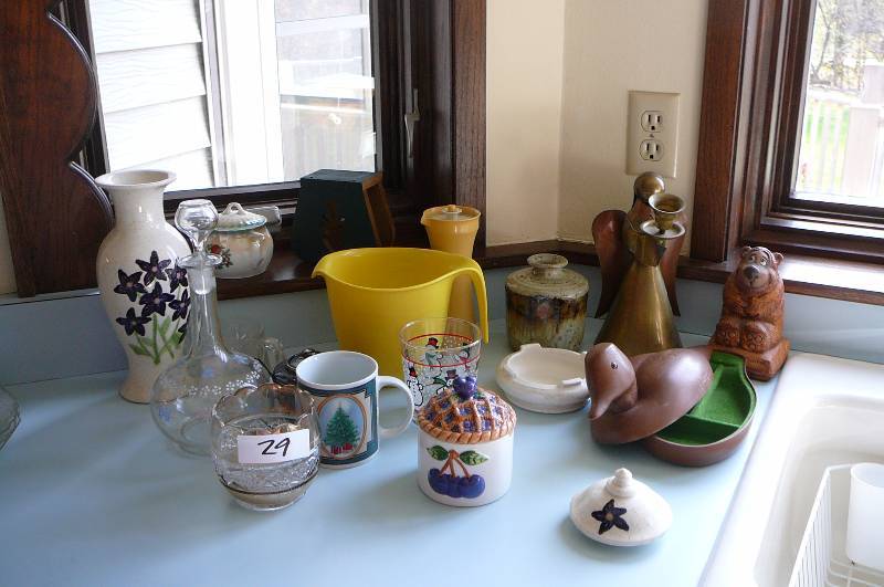 lot 29 image: Lot of Misc Items