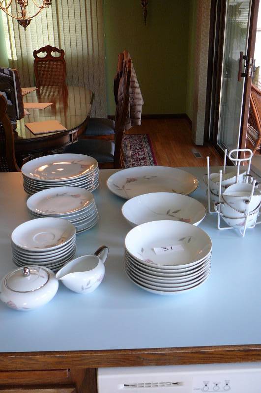lot 31 image: Dishes