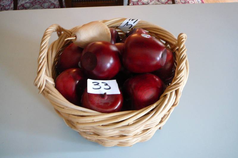 lot 33 image: Wicker basket