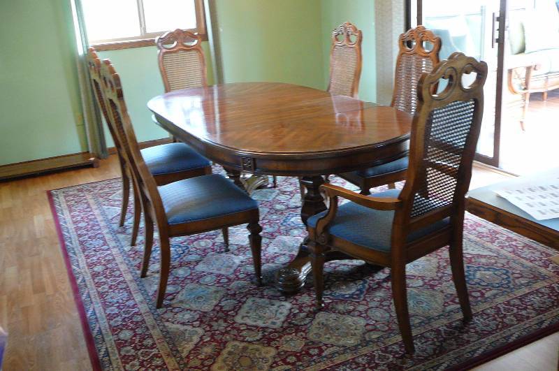 lot 37 image: Dining Room Table and Chairs