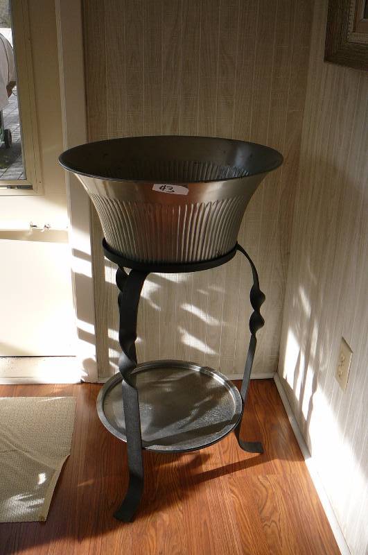 lot 43 image: Plant Stand