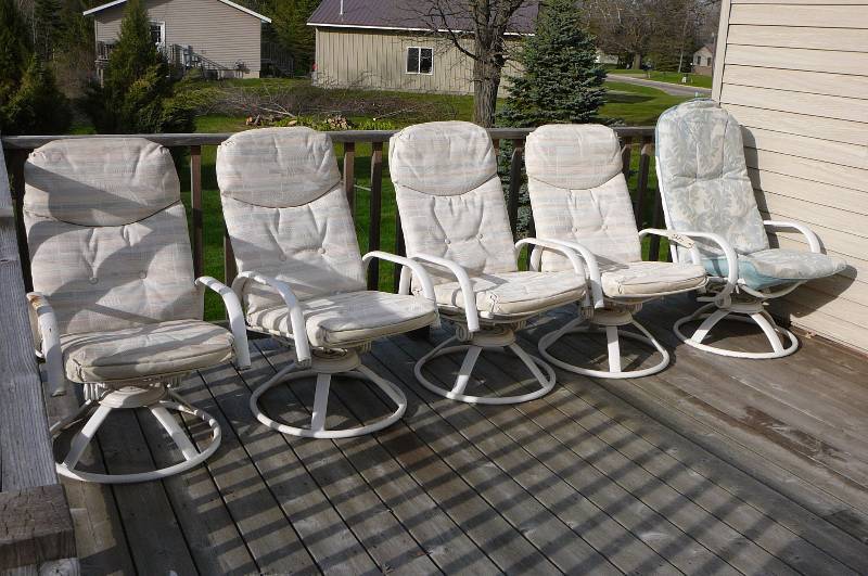 lot 48 image: Patio Chairs