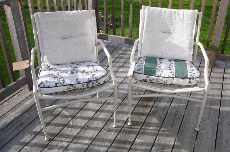 lot 49 image: Patio Chairs