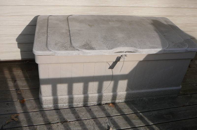 lot 50 image: Deck box