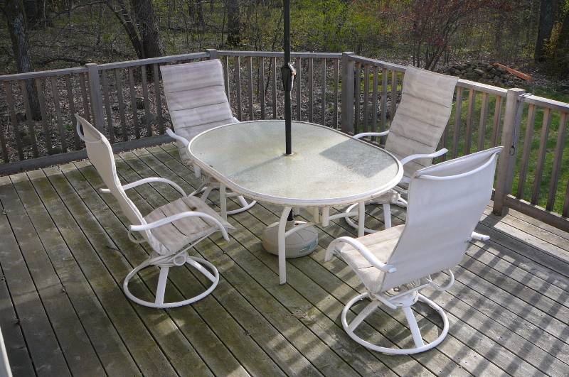 lot 51 image: Patio set
