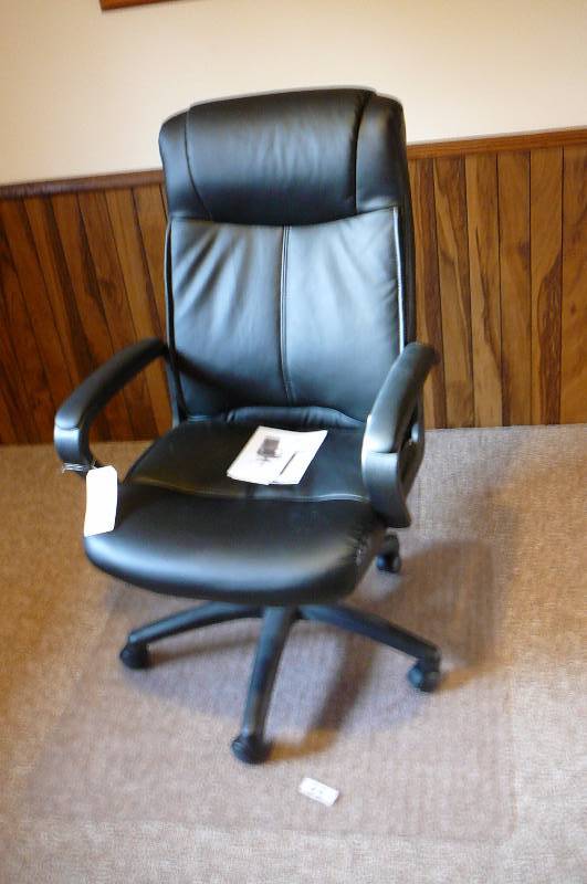 lot 62 image: Office Chair