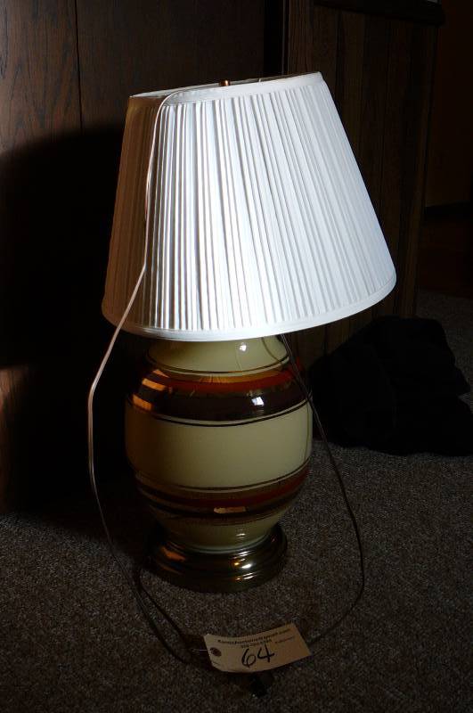 lot 64 image: Lamp