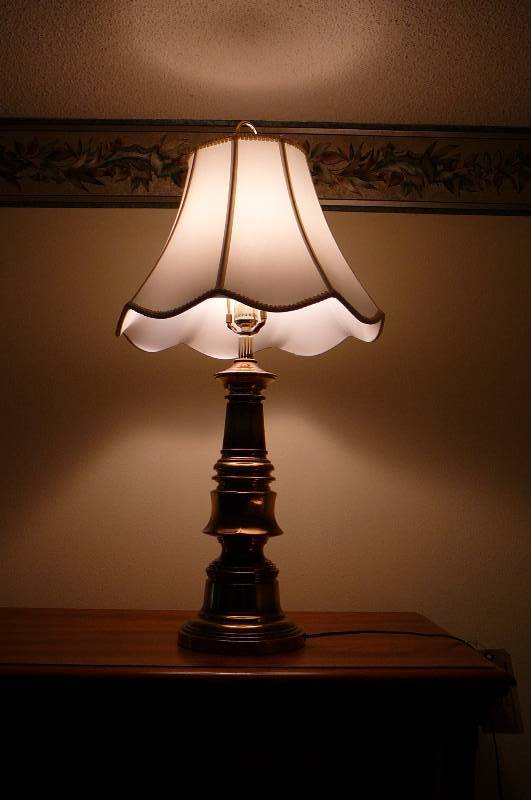 lot 69 image: Table lamp