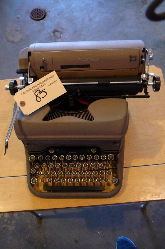 lot 85 image: Vintage Type writer